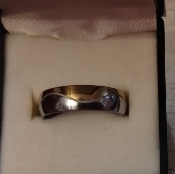 New Mens Stainless Steel Wedding Band Ring Size 7 3/4 - Picture 1 of 3